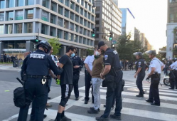 美国警察执法视频,冲突与反思